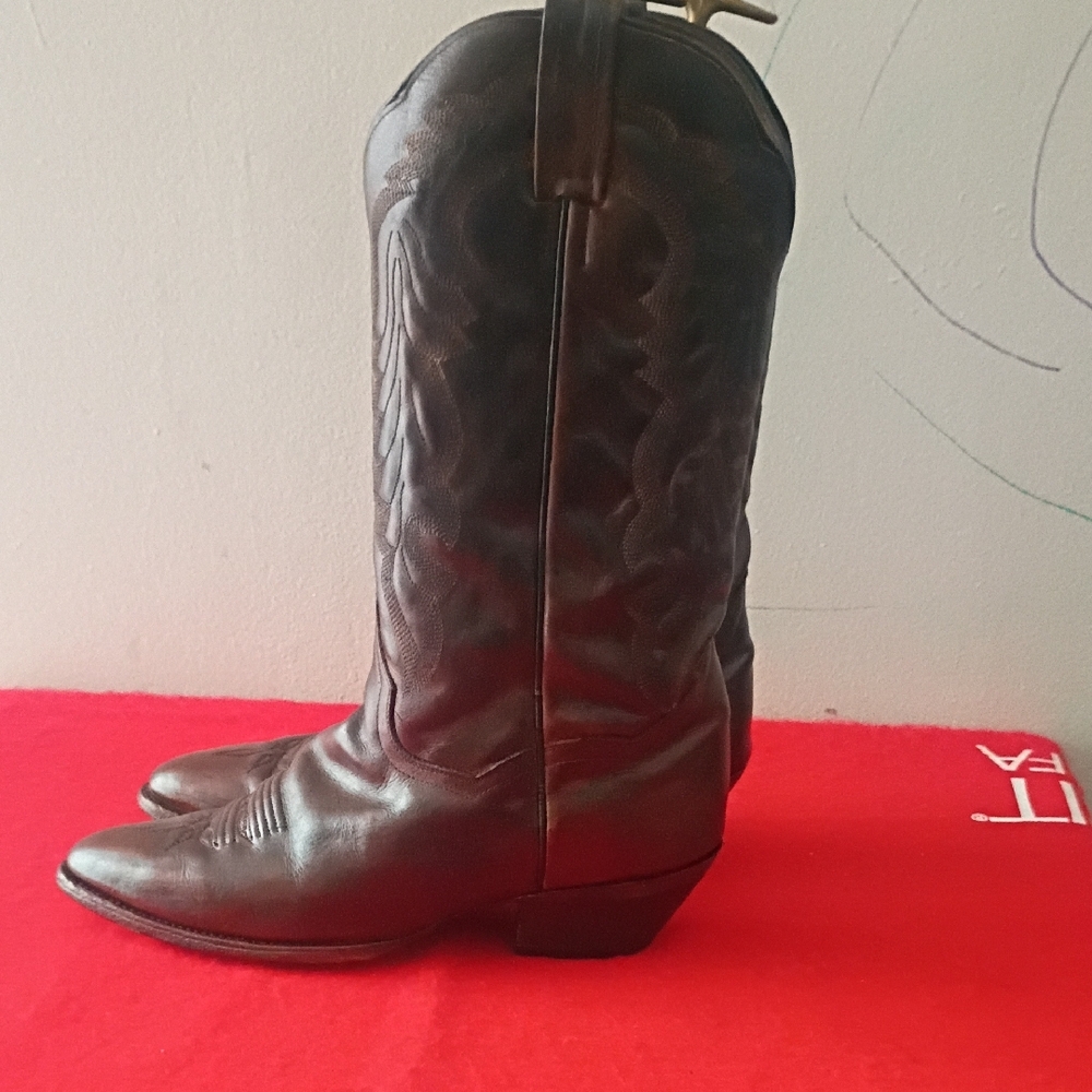Classic Brown Leather Women's Boots - Picture 2 of 9